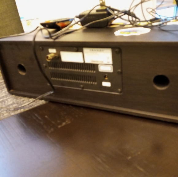 Crosley blueTooth sound system. and FM - Picture 5 of 5